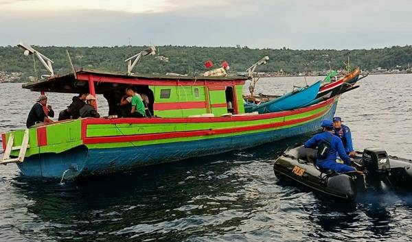 Sat Polairud Polres Nias Patroli di Sepanjang Pantai Laut Gunungsitoli