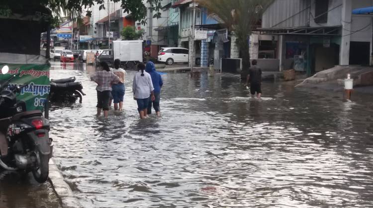 Sudah Tiga Hari Masyarakat Belawan Air Pasang Pardani