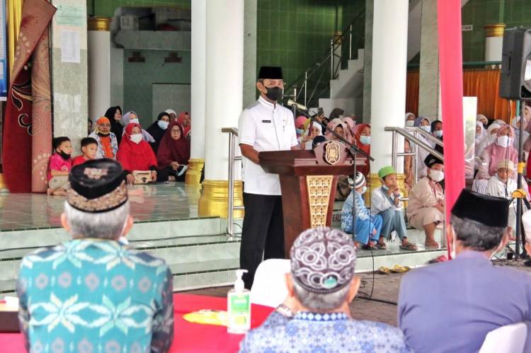Wiriya Alrahman Apresiasi Program Pembagian Beras Kepada Fakir Miskin Yang Digelar BKM Masjid Al-Muslimin