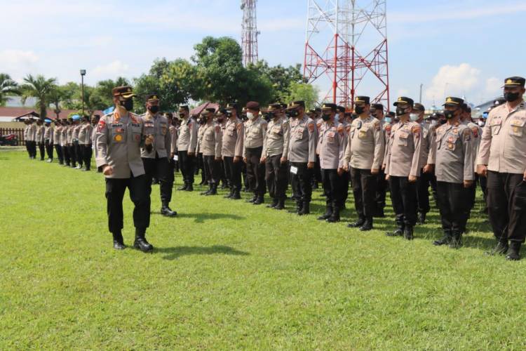 Dalam Rangka Pengamanan Pilkades Kapolresta Deli Serdang Pimpin Apel Pergeseran Pasukan