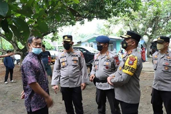 Dansat Brimob Poldasu Tinjau Pilkades di Kabupaten Sergai