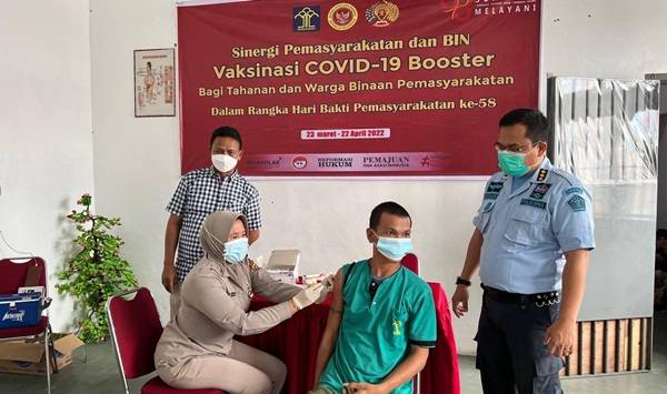 Warga Binaan Lapas Pancurbatu Terima Vaksin Booster