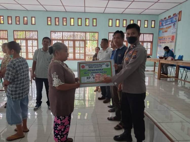 Kapolsek Lolofitumoi Monitoring Penyaluran BLT-DD Tahun 2022, ini Pesannya Terkait Prokes