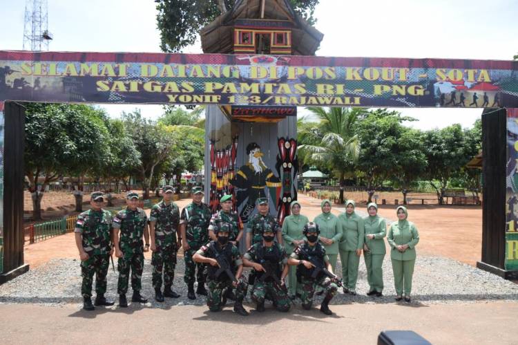 Kunjungi Pos Satgas Pamtas RI-PNG Sota, Danrem 174 Merauke Bersama Pangdam XVII/Cenderawasih Dampingi Kasad
