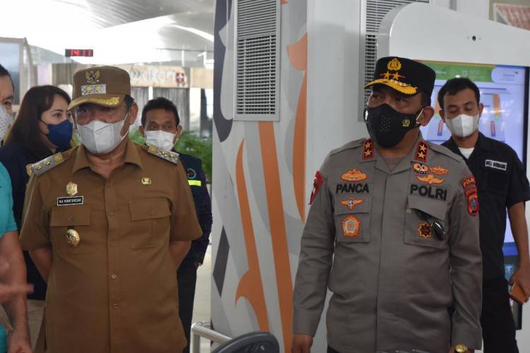 Wabup Deli Serdang Bersama Kapolda Sumut Tinjau Pos Pelayanan Kedatangan Mancanegara di Bandara Kualanamu