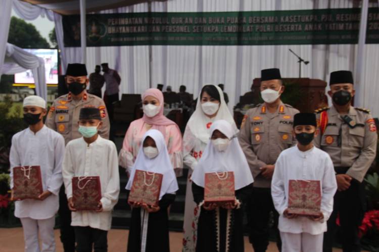 Berbagi dengan anak yatim dalam peringatan Nuzulul Quran di Setukpa Lemdiklat Polri
