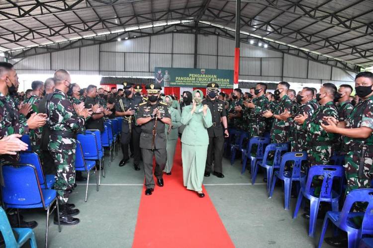 Mayjen TNI Achmad Daniel Chardin Lantik Para Siswa Dikmata TNI AD Dan Beri Pengarahan