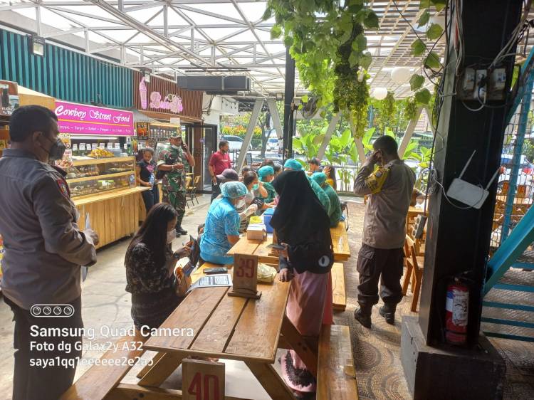 Polsek Medan Baru Gelar Vaksinasi Covid-19 di Pajak USU