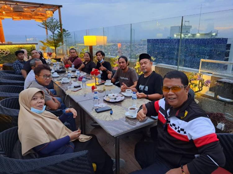 Bersama Wartawan di Medan Konsultan PT SMGP Gelar Buka Puasa Bersama