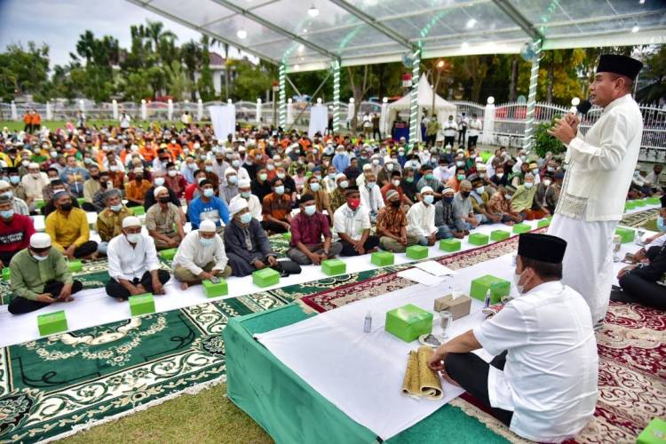 Tak Menduga Membludak, Edy Rahmayadi Buka Puasa Bersama Masyarakat di Rumah Dinasnya