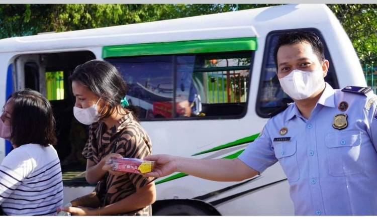 Kantor Imigrasi Sibolga Berbagi Takjil Gratis