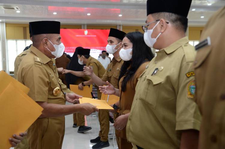 Gubernur Sumatera Utara Lantik dan Serahkan SK PNS, Ini Harapan Edy Rahmayadi