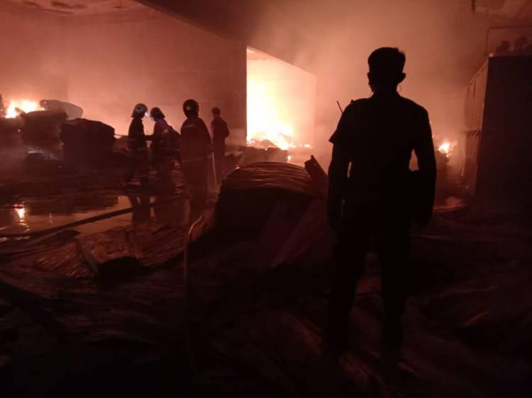 Pabrik Triplek Terbakar, 2 Karyawan Alami Luka Bakar Ringan