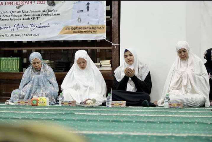 Wabup Madina Peringati Malam Nuzulul Quran di Masjid Agung Nur Ala Nur