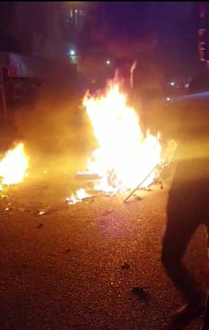 Massa Bakar Motor Kelompok Remaja