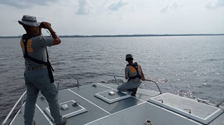 Cari Korban Kapal SB Eveline Calista 01, Bakamla RI Sisir Sungai Tawar