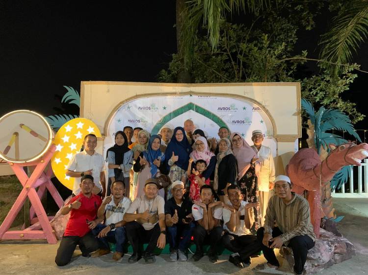 Unit Bengkel Perumda Tirtanadi  Melaksanakan Buka Puasa Bersama Di Cafe Avros Fark