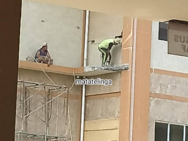 Pekerja Bangunan RS .Grandmed Tidak Dilengkapi APD