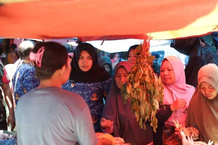 Sidak Pasar Maga Wabup Atika Azmi: Harga Bahan Pokok Relatif Stabil