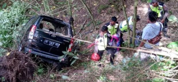 Sekeluarga Terjun ke Jurang, 1 Bocah Tewas di Simalungun