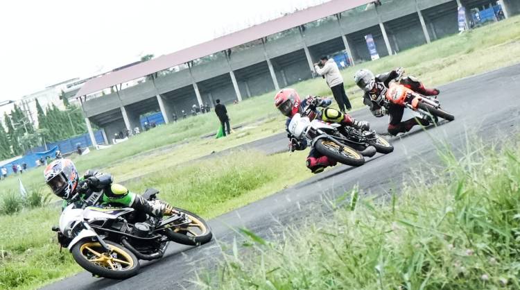 Saksikan R2D 88 Road Race 2023, Bobby Nasution Jajal Sirkuit Sambil Praktikkan Safety Riding
