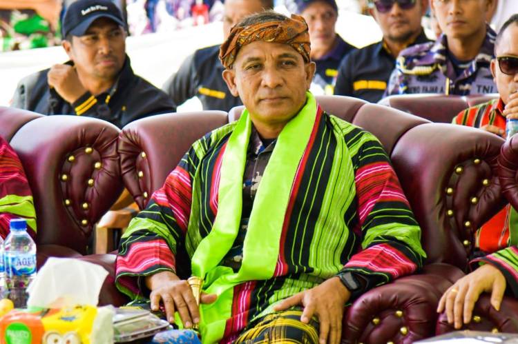 Danlantamal IX Ambon Brigjen TNI (Mar) Said Latuconsina Hadir dan Menjadi Tamu Kehormatan Tradisi Antar Dulang di Piru