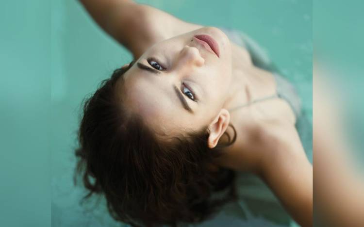 Pamer Ketek Mulus Tak Bercela Begini Pesona Hot Mom Nova Eliza