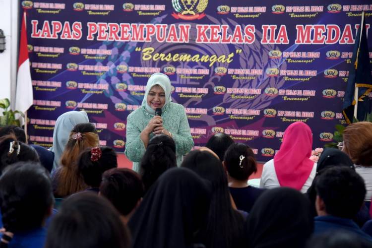 Borong Hasil Kerajinan Warga Binaan, Nawal Lubis Peringati Hari Kartini di Lapas Perempuan