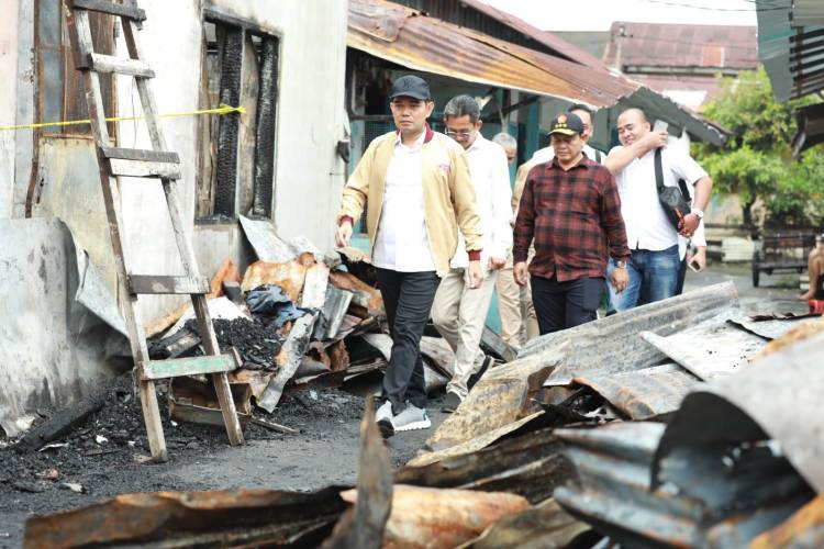 Kebakaran Di Pulo Brayan, Ihwan Ritonga Bersama Pengurus Partai Gerindra Medan Langsung Turun Tangan