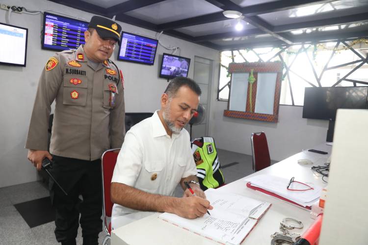 H-2 Lebaran, Wagub Tinjau Arus Mudik di Bandara Kualanamu