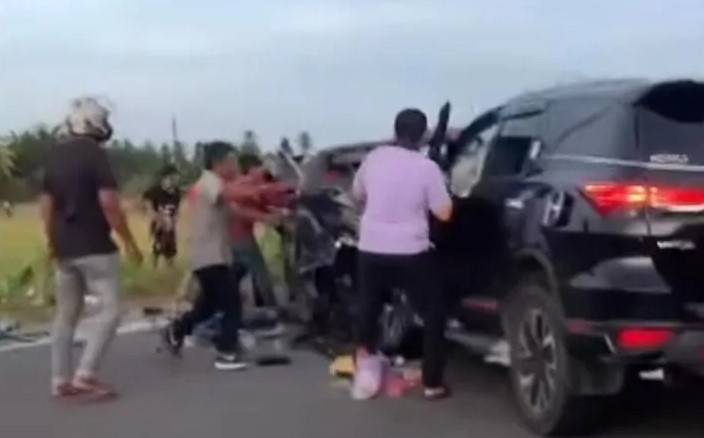 Mobil Kontra Mitsubishi Pick Up dengan Toyota Fortuner, Ingin Tahu Brapa Tewas
