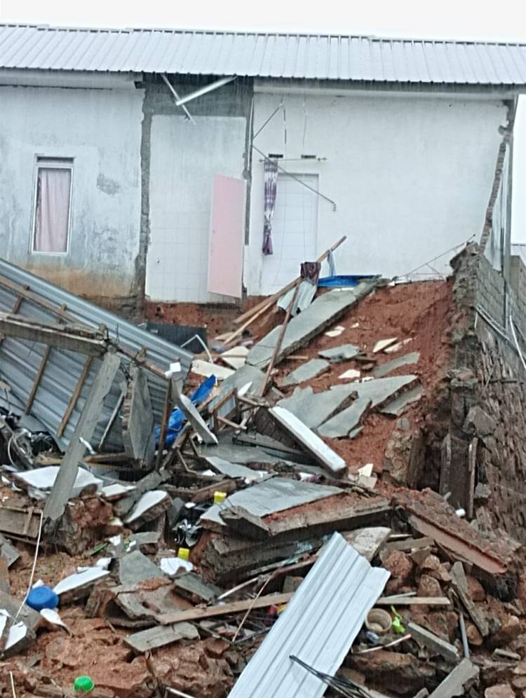 Tujuh Rumah di Tapteng Rusak Diterjang Longsor