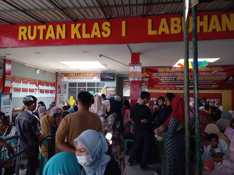 Hari Pertama Idul Fitri, Ratusan Warga Padati Rutan Labuhan Deli