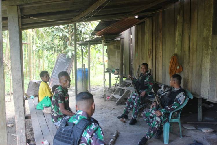 Momen Idul Fitri 1444H Dimanfaatkan Satgas Yonif 132/BS Berbagi Dengan Masyarakat Papua