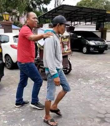 Tekab Polsek Medan Baru Amankan Jukir Minta Uang Parkir 10 Ribu ke Pengendara Mobil