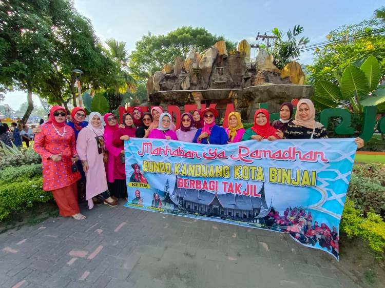 Komunitas 'Bundo Kanduang' Bagikan 1000 Takjil di Kota Binjai