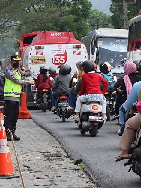 Urai Kemacetan, Polrestabes Atur Lalin di Jalur Wisata Medan - Berastagi