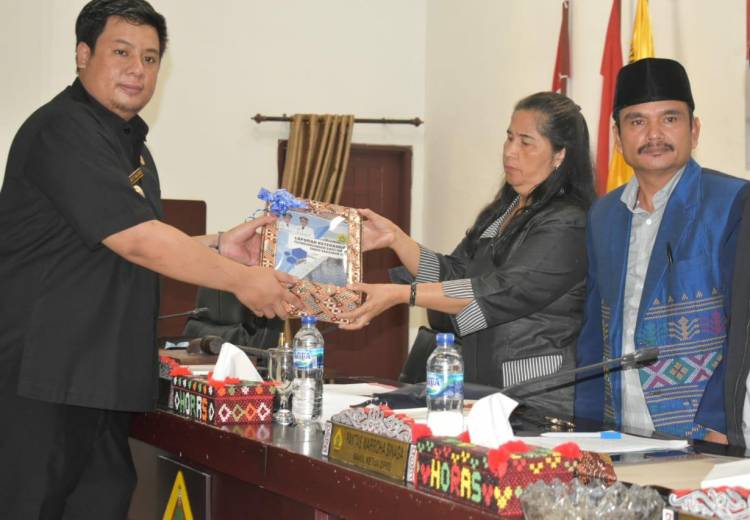 Bupati Samosir Sampaikan Nota Pengantar LKPJ Tahun Anggaran 2022