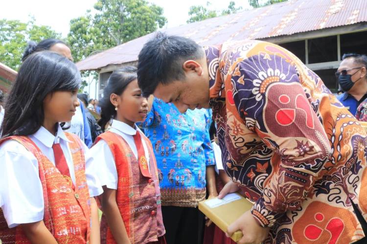 Bupat Samosir Bawa Pelayanan ke Desa Harian