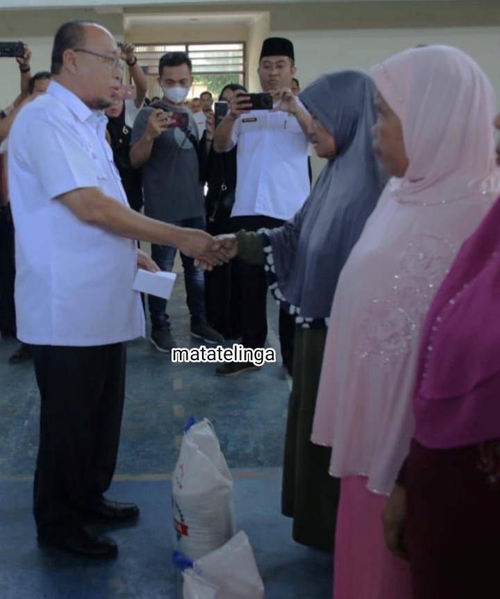 Pemerintah Kabupaten Asahan Bagikan Beras Kepada 1.000 Orang Kaum Dhuafa