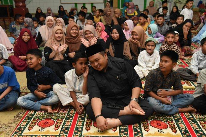 Jelang Lebaran, Bupati Dolly dan Ratusan Anak  Yatim Piatu Buka Puasa Bersama di Sipirok