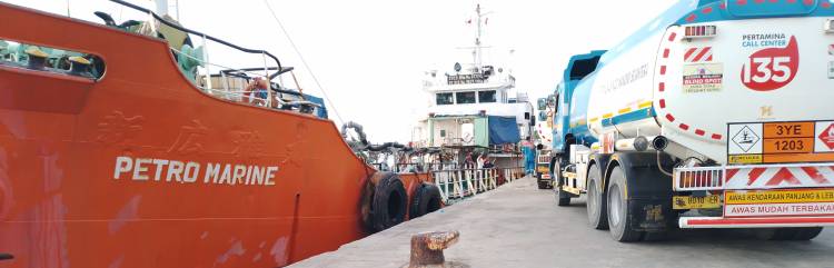 Bunker BBM Solar ke Kapal Tanker Tanpa Pengamanan PMK PT Pelindo