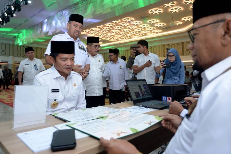 Serahkan Zakat ASN Pemprov Sumut Rp6 Miliar, Pj Gubernur Ajak Masyarakat Senantiasa Berzakat