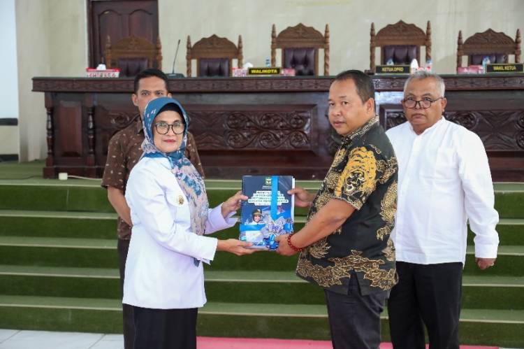 dr Susanti Sampaikan Nota LKPj TA 2024