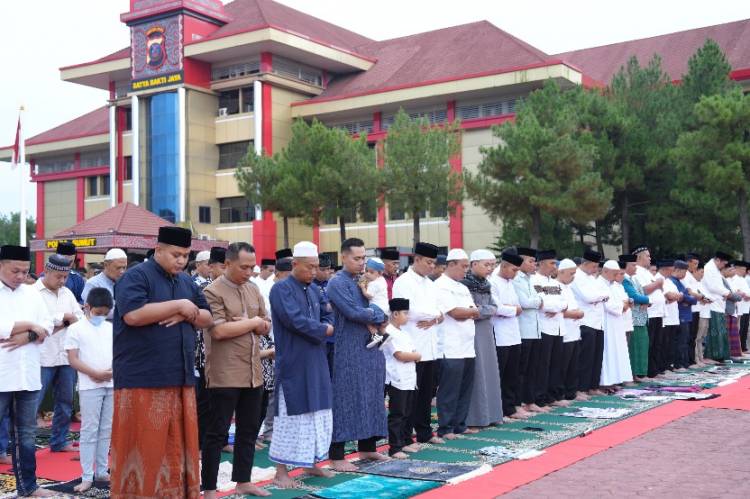 Shalat Idul Fitri 1445 H, Tugas Polisi Sebagai Ladang Amal dan Investasi Akhirat