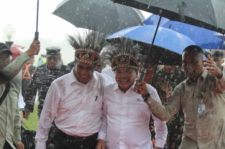 Tiba di Merauke, Wamenhan M. Herindra Tinjau Panen Raya Food Estate di Papua Selatan