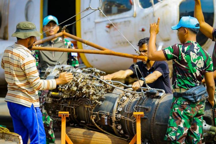 Satgas Kizi TNI Konga XXVII-J Minusca Car Bantu Proses Maintenance Helikopter Pakistan Aviation