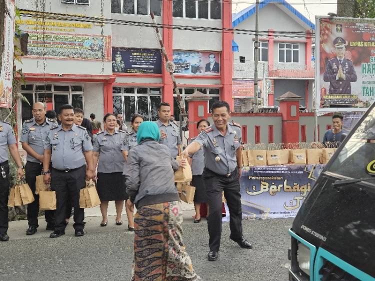 Lapas Kelas IIA Pancur Batu Bagi Ratusan Takjil