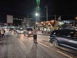 Kapolres Simalungun Pimpin Langsung Pengaturan Arus Lalu Lintas Sampai Larut Malam