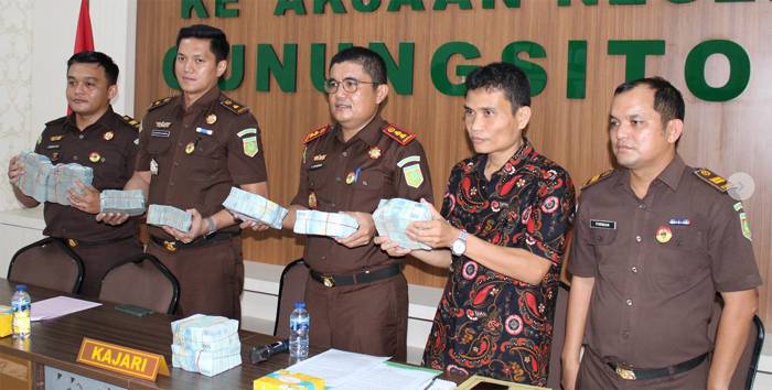 Kejari Gunungsitoli Terima Uang Pengganti Rp 450 Juta dalam Perkara Tipikor Pembangunan Perumahan Desa Tulumbaho Nias